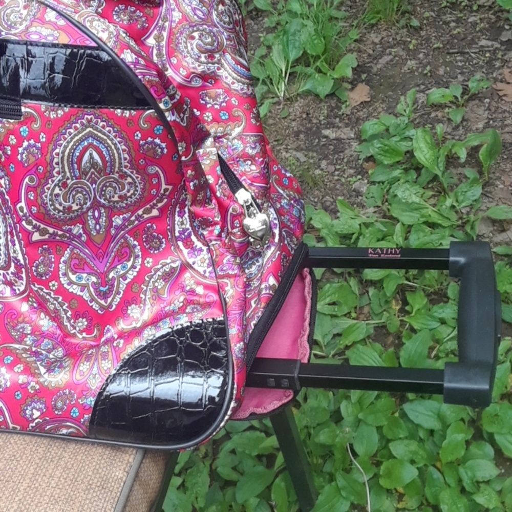 New Paisley 22" wheel travel/duffel/luggage - Picture 2 of 5